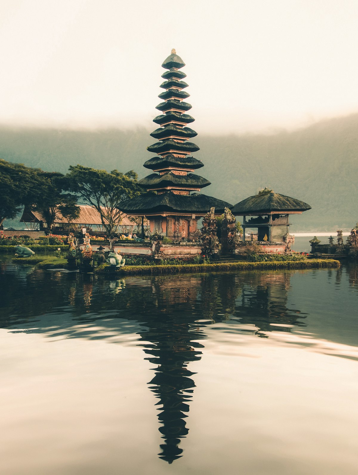 Paket Honeymoon Bali 4 Hari 3 Malam — Uluwatu, Rempah & Sawah